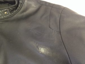 ジャケット　黒　A2　ソファー、鞄、バッグ、修理、張替、黒ずみ汚れ、クリーニング、色移り、擦り傷、染め直し
